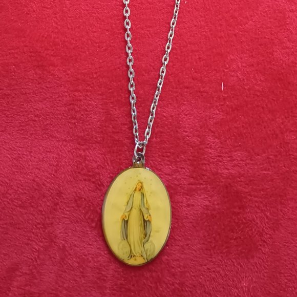 Beautiful Virgin Mary Pendant Lady Blessed Mother - Picture 3 of 5